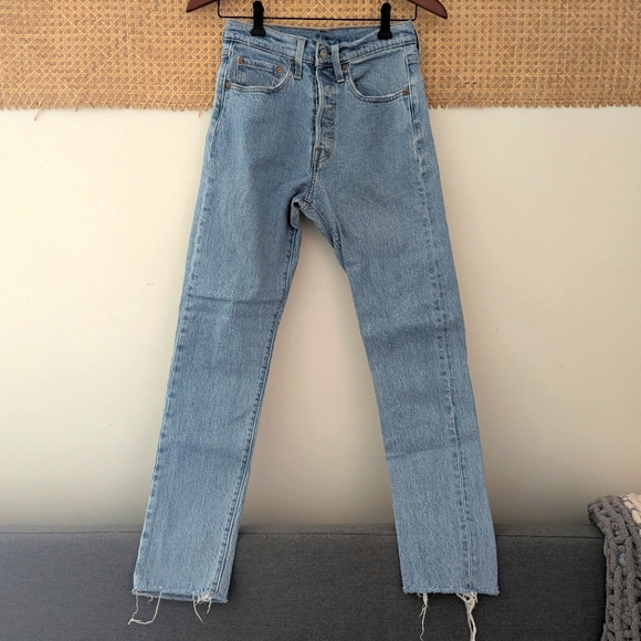 Levi's Classic Light Blue Women's Jeans - Picture 1 of 9